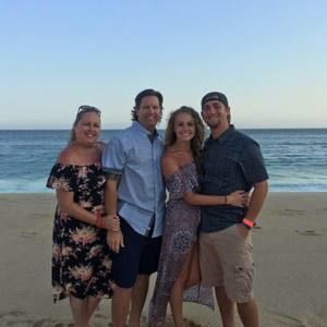 Meet your Posher, Chloe